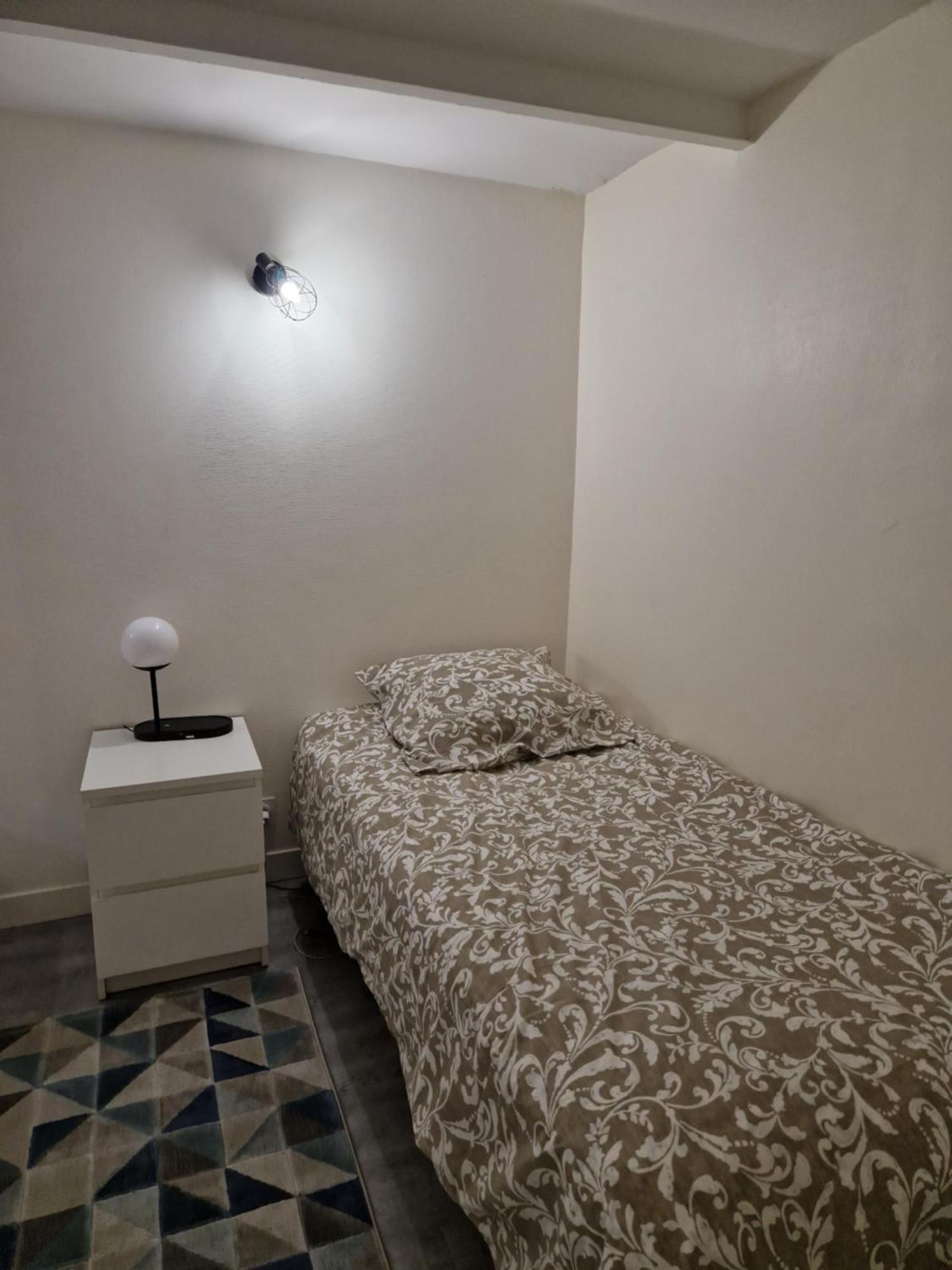 Break Moment In Paris By Metro 7 * Aubervilliers